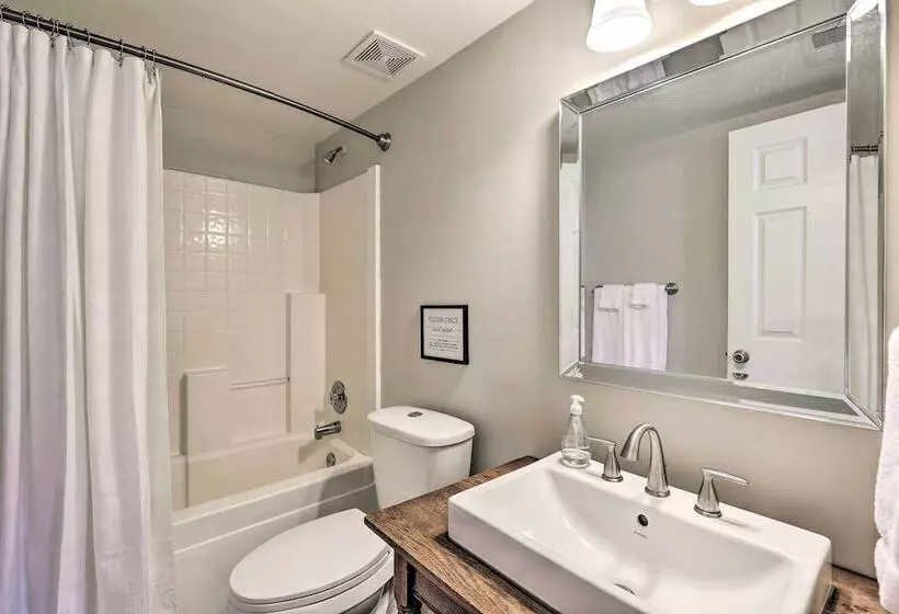 Stylish Vilas Hideaway: Hike, Ski & Explore!