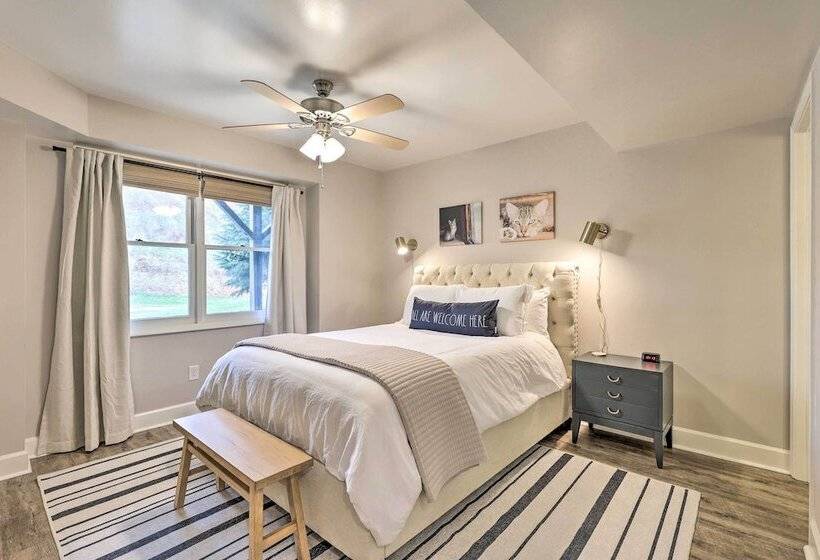 Stylish Vilas Hideaway: Hike, Ski & Explore!