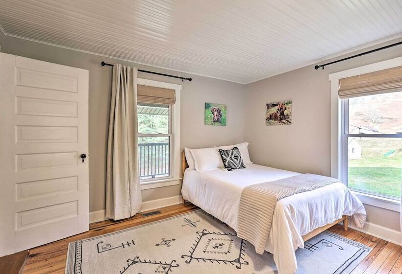 Stylish Vilas Hideaway: Hike, Ski & Explore!