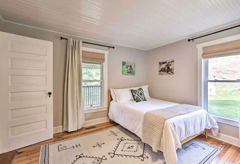 Stylish Vilas Hideaway: Hike, Ski & Explore!