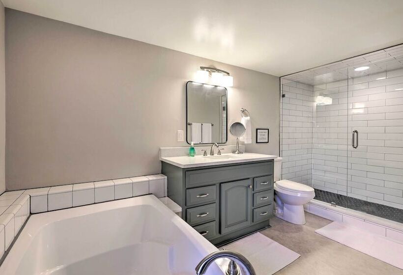 Stylish Vilas Hideaway: Hike, Ski & Explore!