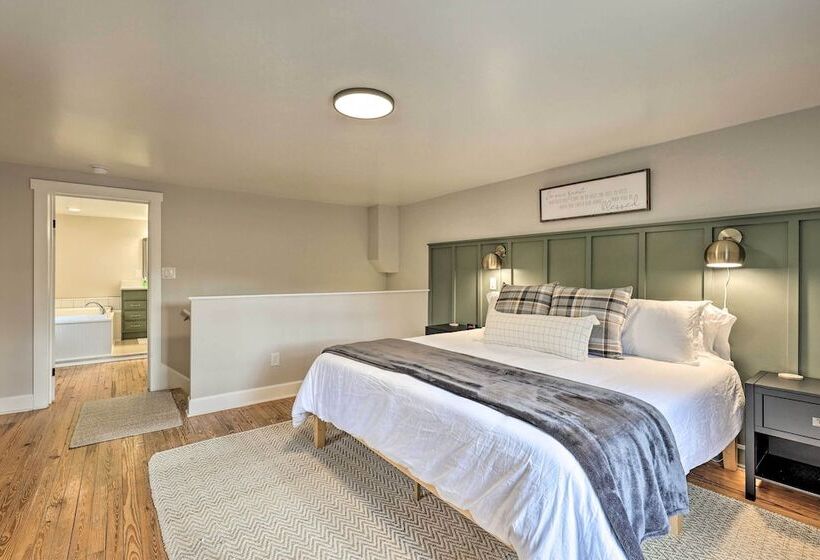 Stylish Vilas Hideaway: Hike, Ski & Explore!