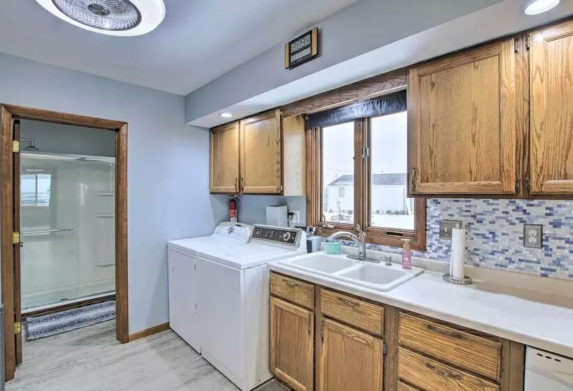 Two Rivers Thiede House   Walk To Lake Michigan!