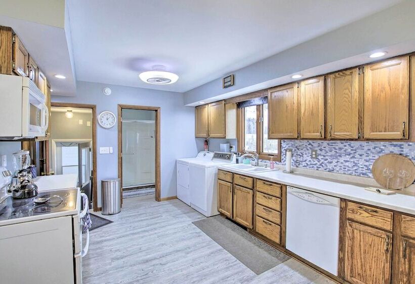 Two Rivers Thiede House   Walk To Lake Michigan!