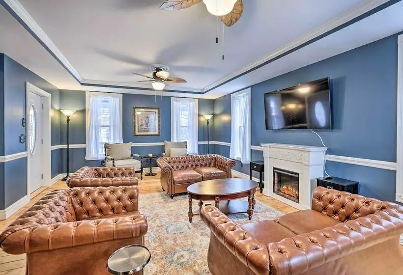 Walkable Sodus Point Retreat < 1 Mi To Lake