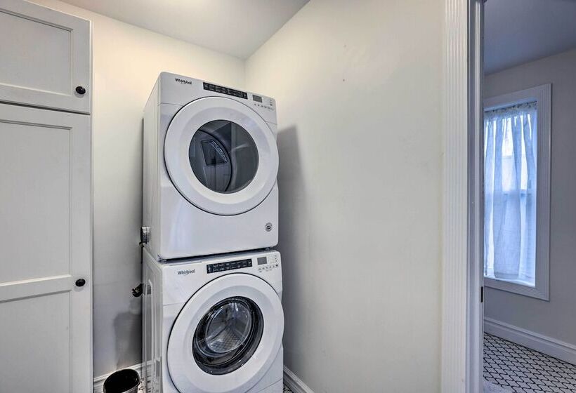 Walkable Sodus Point Retreat < 1 Mi To Lake