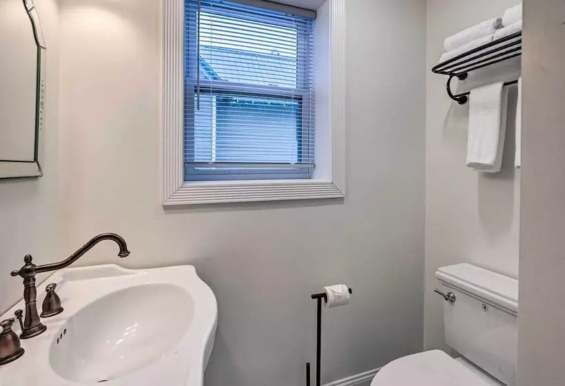 Walkable Sodus Point Retreat < 1 Mi To Lake