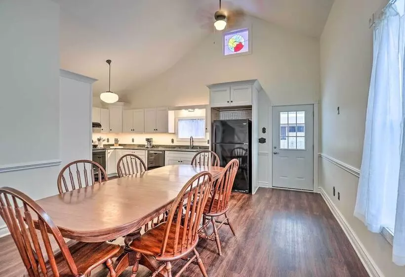 Walkable Sodus Point Retreat < 1 Mi To Lake