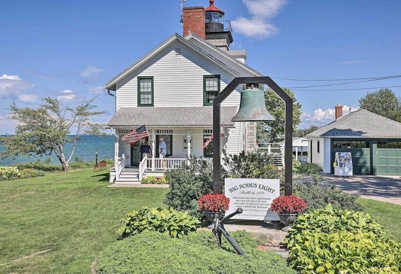 Walkable Sodus Point Retreat < 1 Mi To Lake