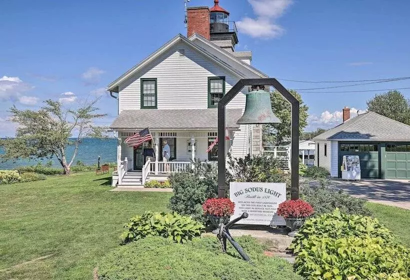 Walkable Sodus Point Retreat < 1 Mi To Lake