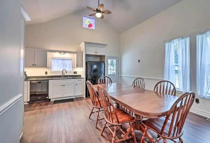 Walkable Sodus Point Retreat < 1 Mi To Lake