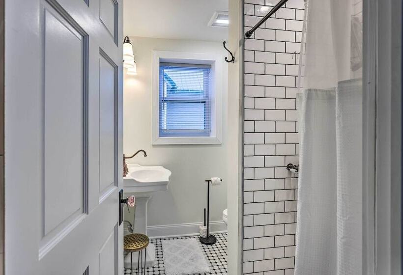 Walkable Sodus Point Retreat < 1 Mi To Lake