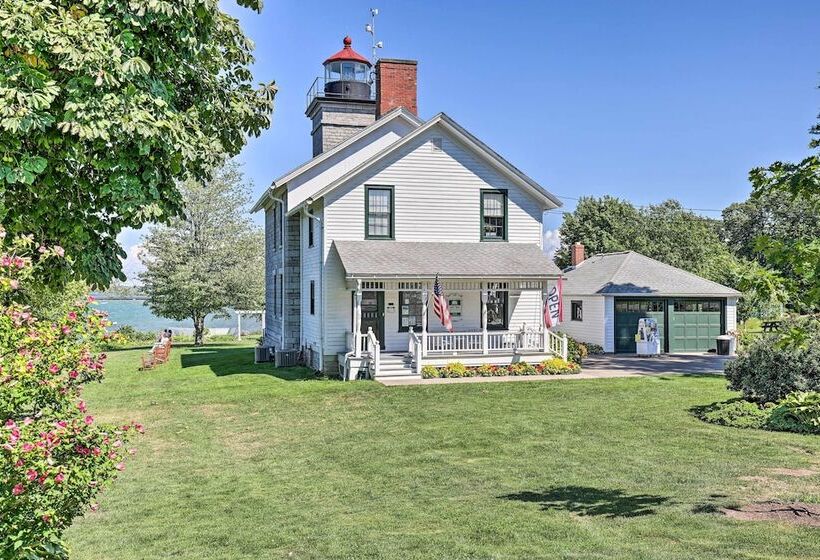 Walkable Sodus Point Retreat < 1 Mi To Lake