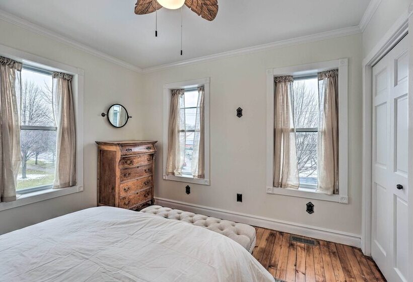 Walkable Sodus Point Retreat < 1 Mi To Lake