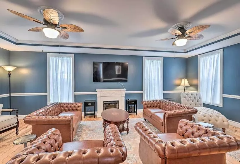 Walkable Sodus Point Retreat < 1 Mi To Lake