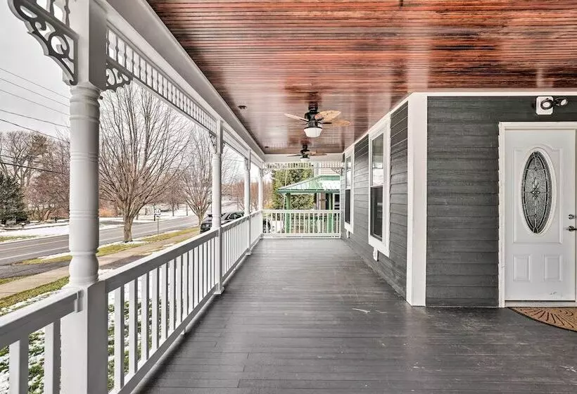 Walkable Sodus Point Retreat < 1 Mi To Lake