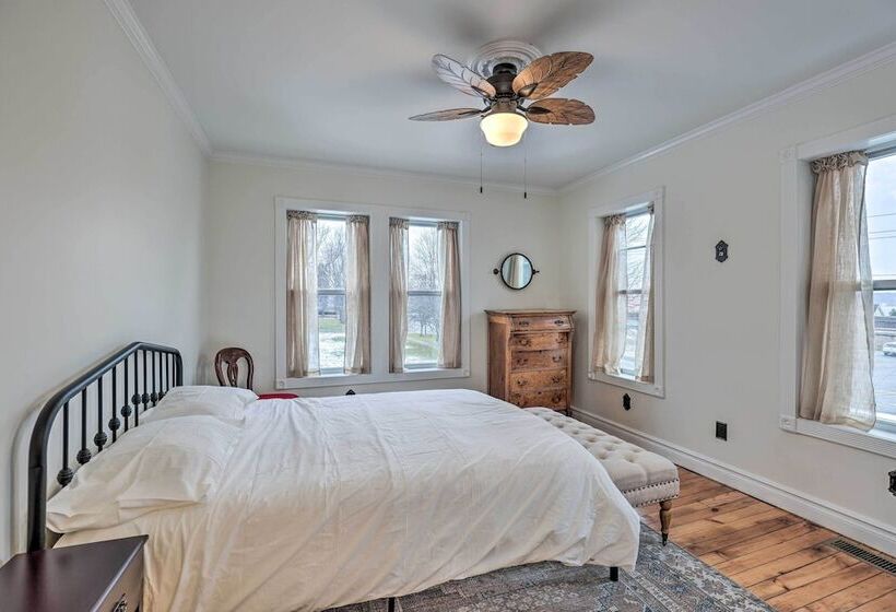 Walkable Sodus Point Retreat < 1 Mi To Lake