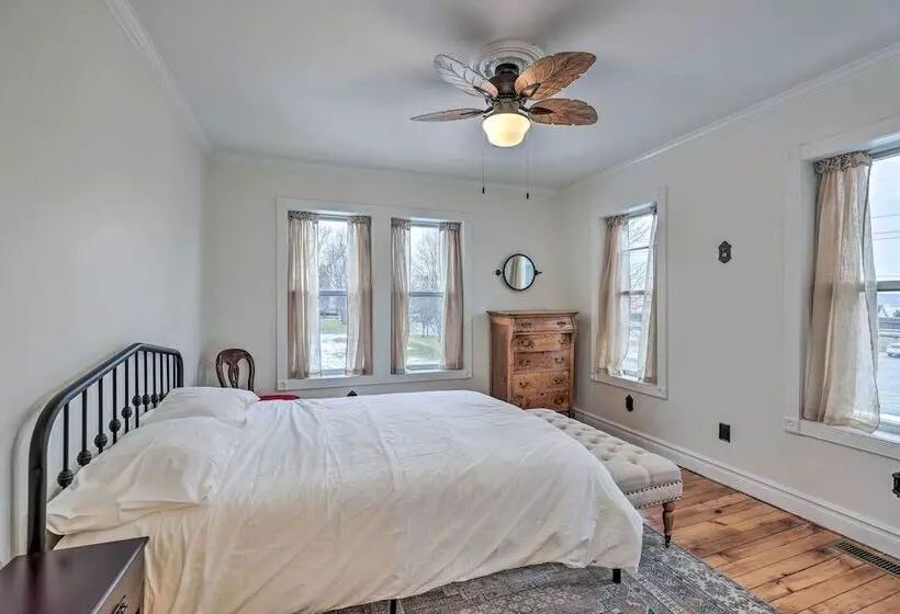 Walkable Sodus Point Retreat < 1 Mi To Lake