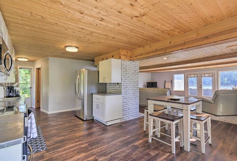 Waterfront Gig Harbor Home W/ Furnished Deck