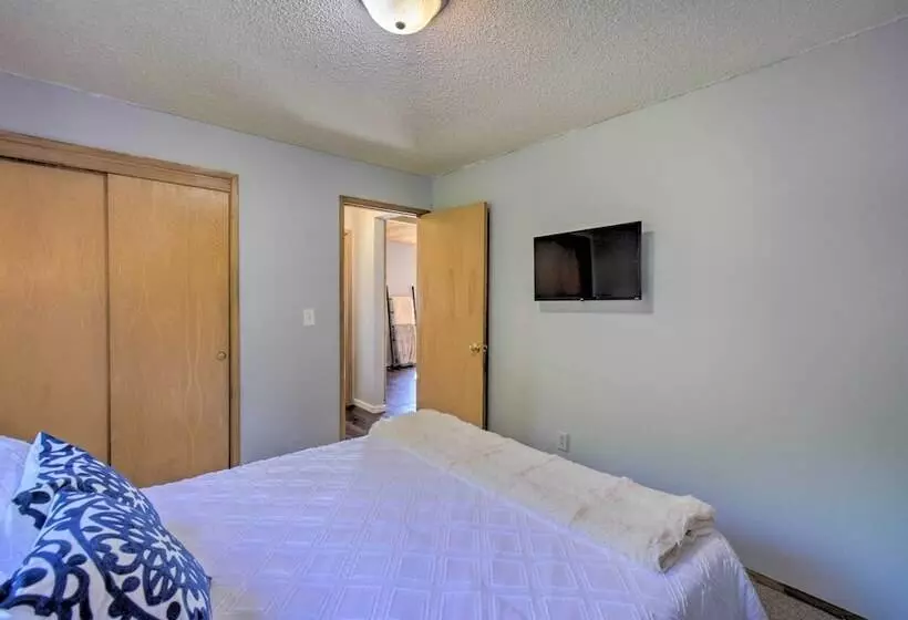 Waterfront Gig Harbor Home W/ Furnished Deck