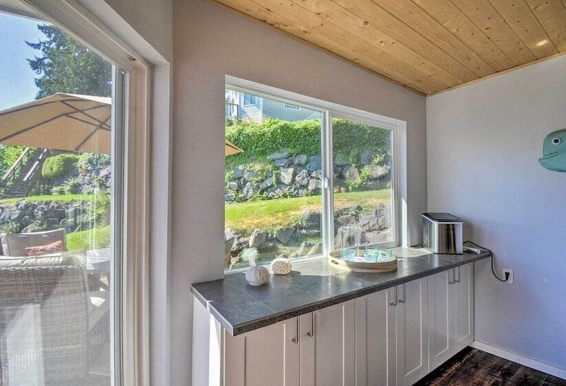 Waterfront Gig Harbor Home W/ Furnished Deck
