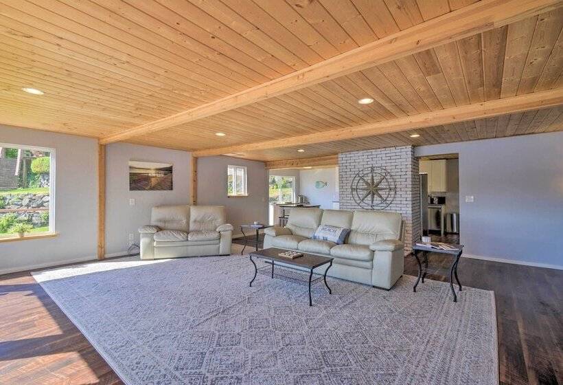 Waterfront Gig Harbor Home W/ Furnished Deck