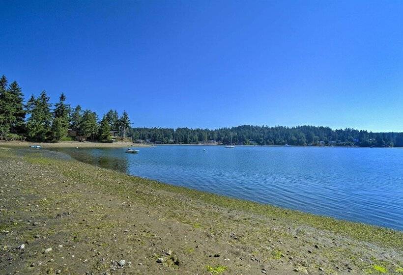 Waterfront Gig Harbor Home W/ Furnished Deck