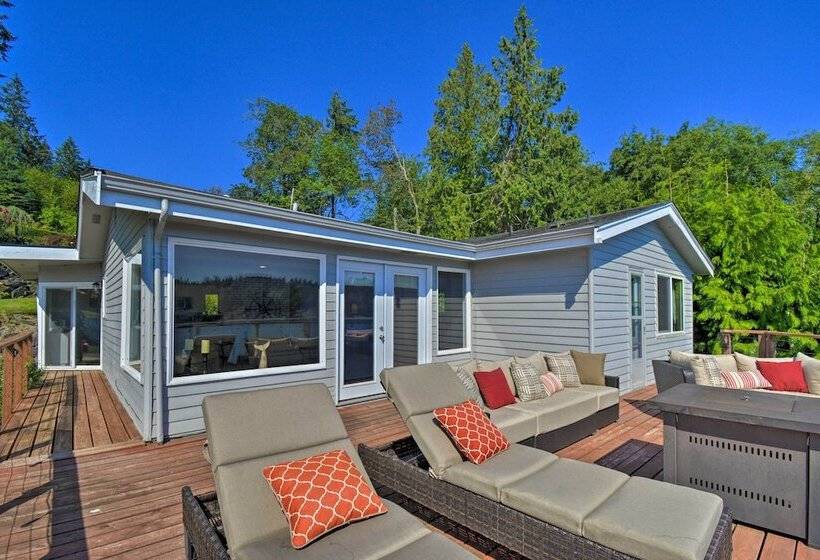 Waterfront Gig Harbor Home W/ Furnished Deck