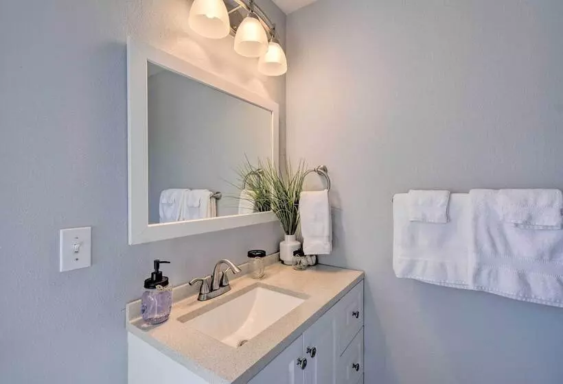 Waterfront Gig Harbor Home W/ Furnished Deck