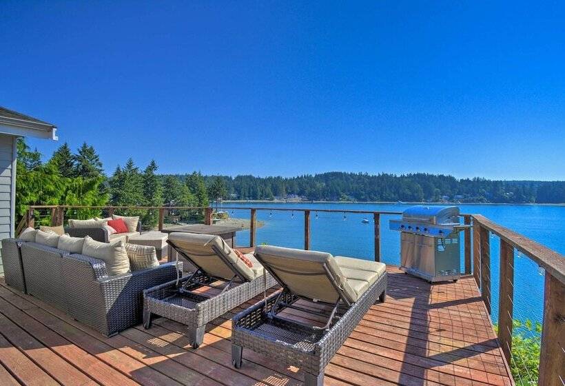 Waterfront Gig Harbor Home W/ Furnished Deck