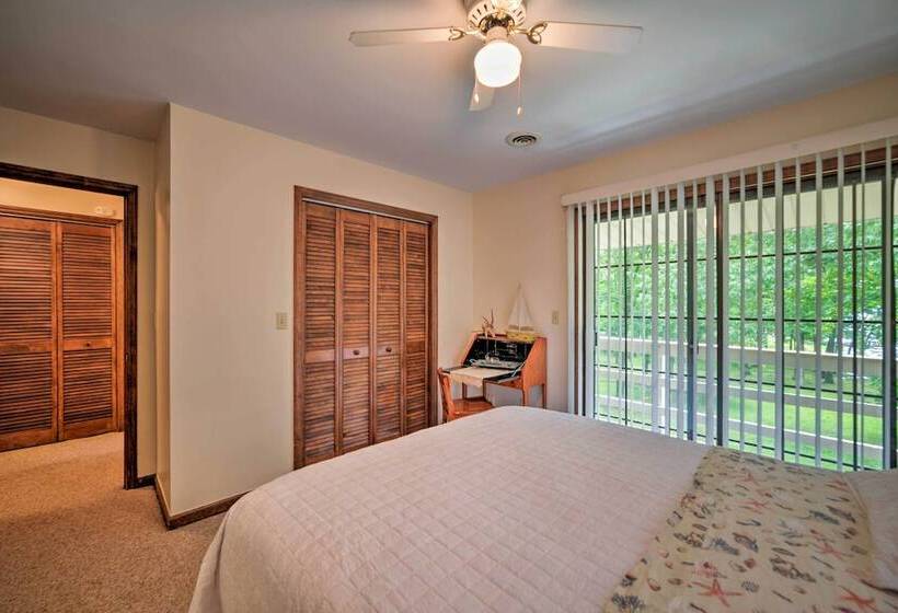 Waterfront Lake Barkley Home W/ Deck & Fire Pit!