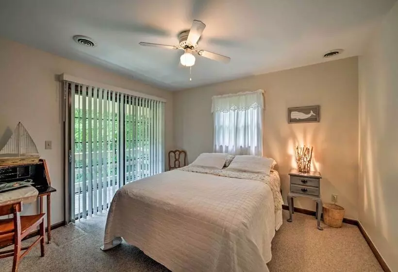 Waterfront Lake Barkley Home W/ Deck & Fire Pit!