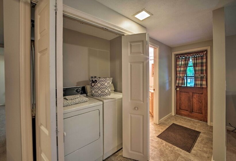 Waterfront Lake Barkley Home W/ Deck & Fire Pit!