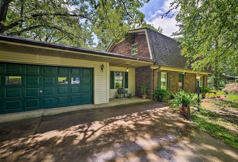 Waterfront Lake Barkley Home W/ Deck & Fire Pit!