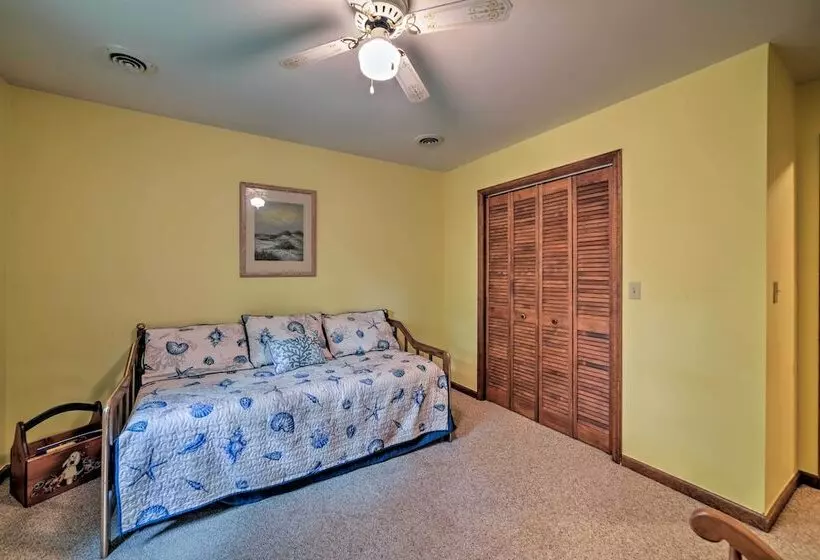 Waterfront Lake Barkley Home W/ Deck & Fire Pit!