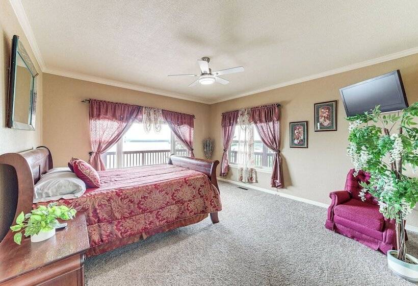 Waterfront Lake Eufaula Home: Multi Level Balcony