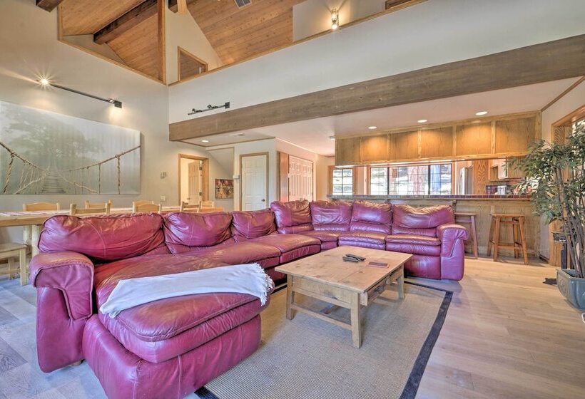 Truckee Cabin W/ Wraparound Deck & Pool Access