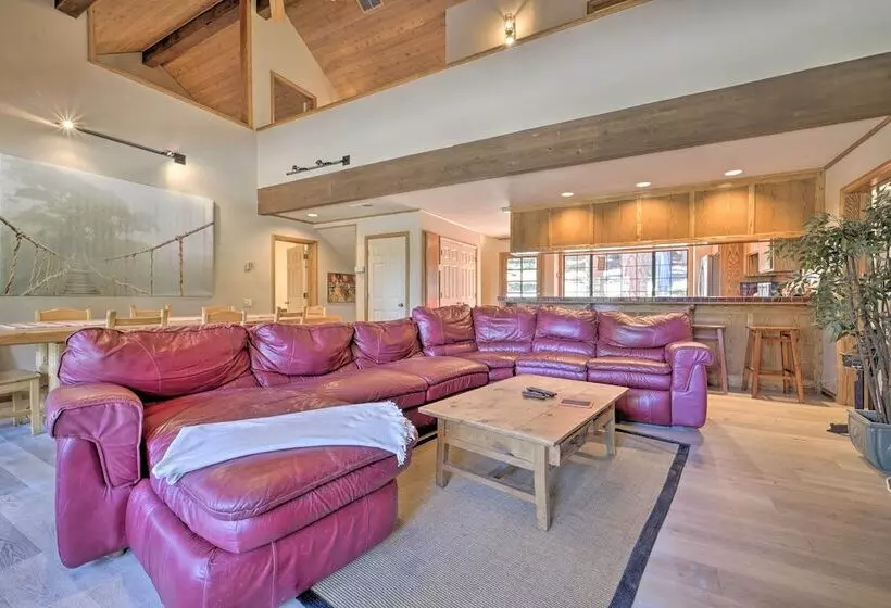 Truckee Cabin W/ Wraparound Deck & Pool Access