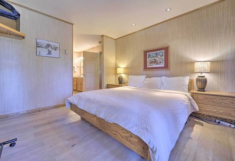 Truckee Cabin W/ Wraparound Deck & Pool Access