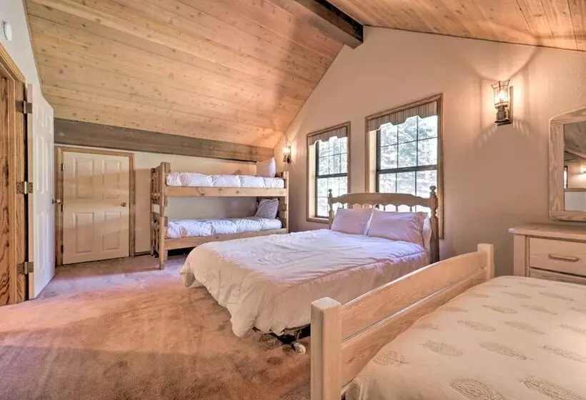 Truckee Cabin W/ Wraparound Deck & Pool Access