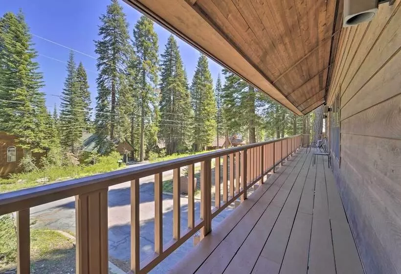 Truckee Cabin W/ Wraparound Deck & Pool Access