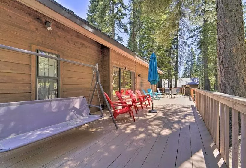 Truckee Cabin W/ Wraparound Deck & Pool Access