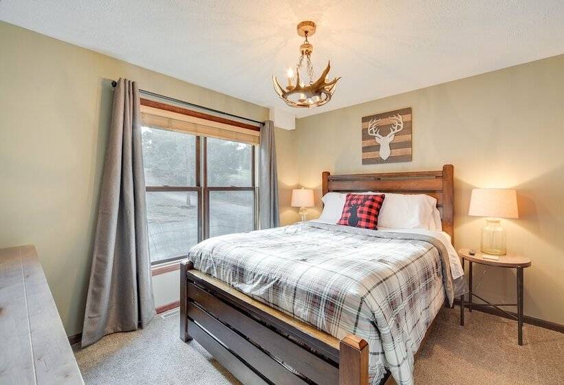 Wisconsin Cabin W/ Private Hot Tub & Deck