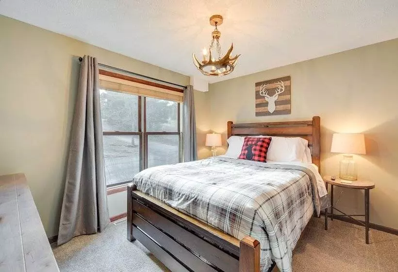 Wisconsin Cabin W/ Private Hot Tub & Deck