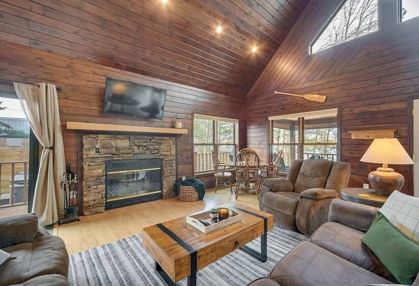 Wisconsin Cabin W/ Private Hot Tub & Deck