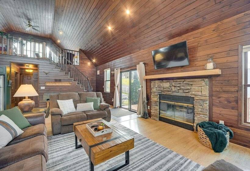 Wisconsin Cabin W/ Private Hot Tub & Deck