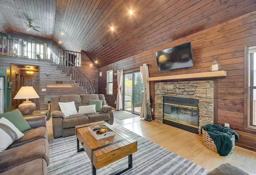 Wisconsin Cabin W/ Private Hot Tub & Deck