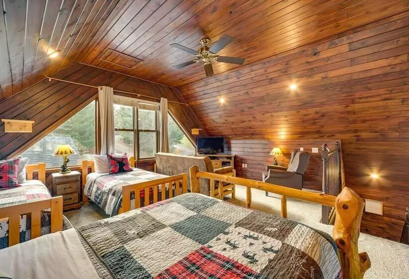 Wisconsin Cabin W/ Private Hot Tub & Deck