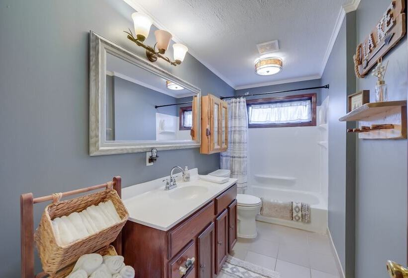 Wisconsin Cabin W/ Private Hot Tub & Deck