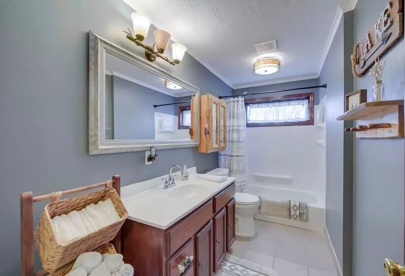 Wisconsin Cabin W/ Private Hot Tub & Deck